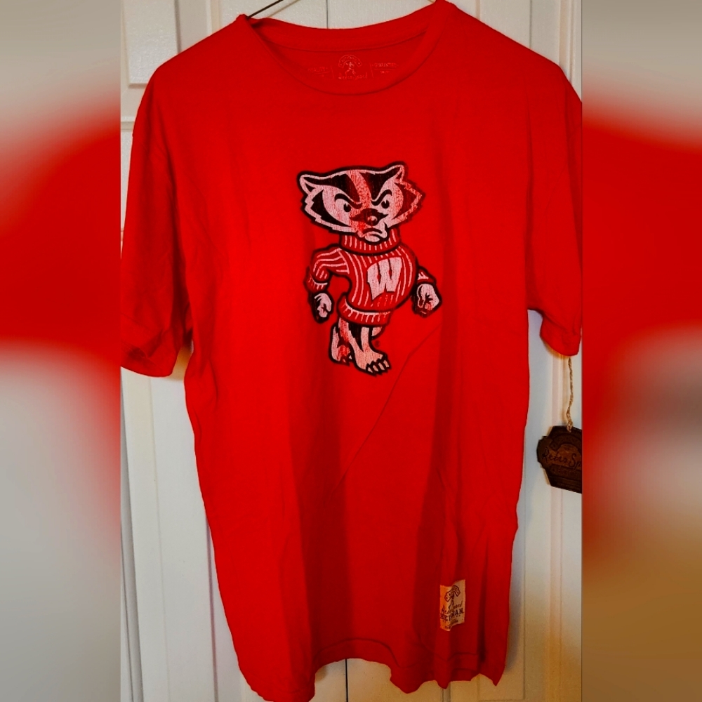 Retro sport Wisconsin Badgers t-shirt medium